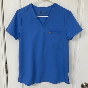 FIGS Catarina 1-Pocket Scrub Top (Ciel Blue) - Size XS